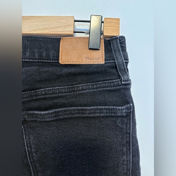 Madewell Cali Demi-Boot Jeans in Bayland Wash:
Raw-Hem Edition , sz : 28 - Picture 6 of 11